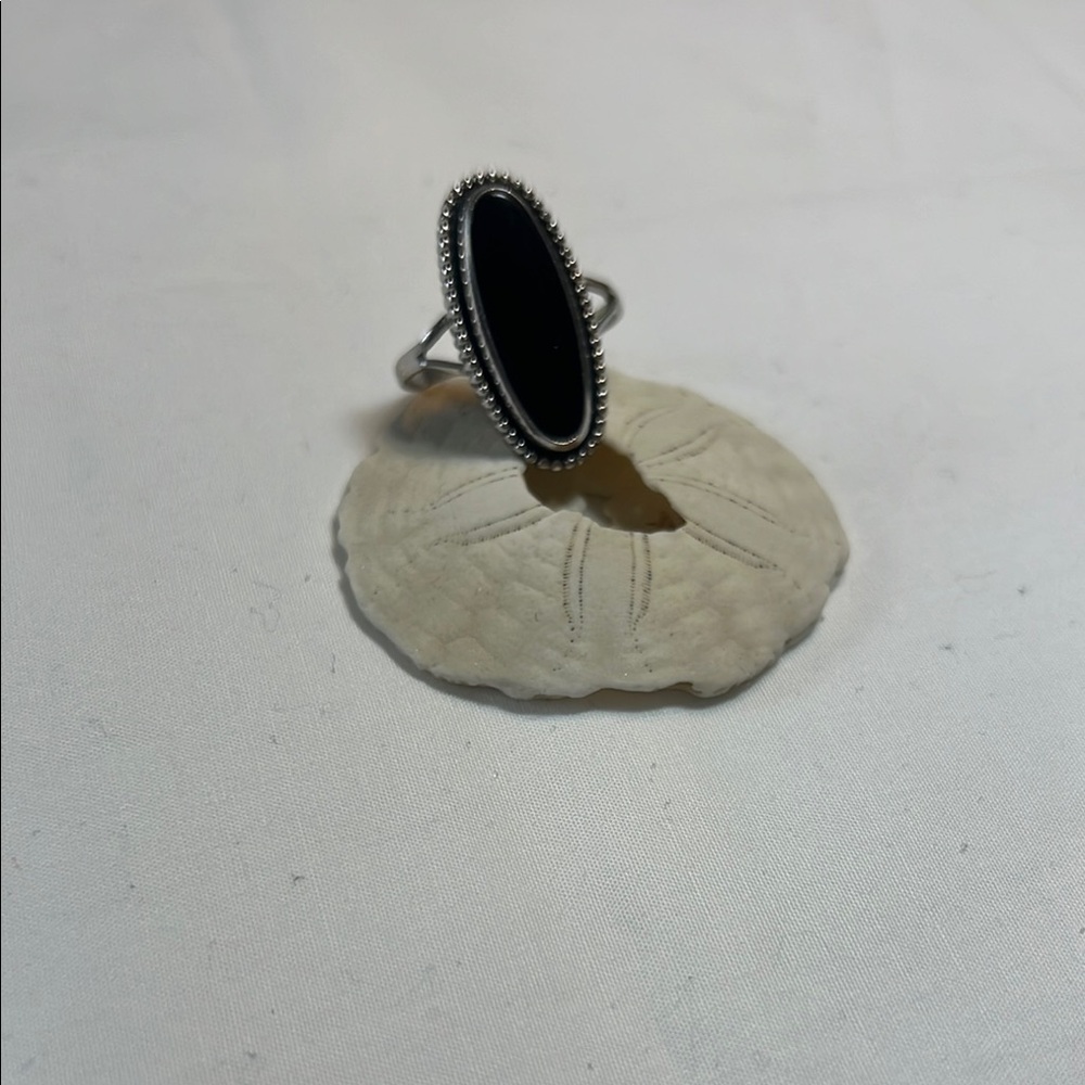 Elegant Black Oval Ring